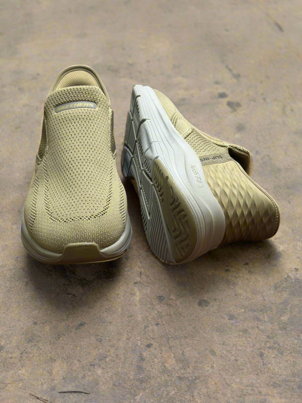 Beige SKECHER’S