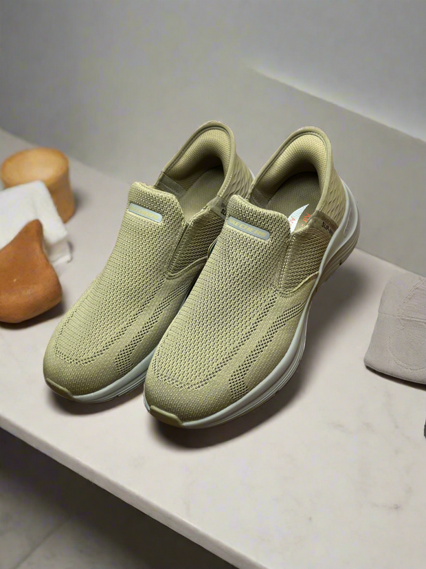 Beige SKECHER’S