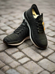 Black SKECHER’S