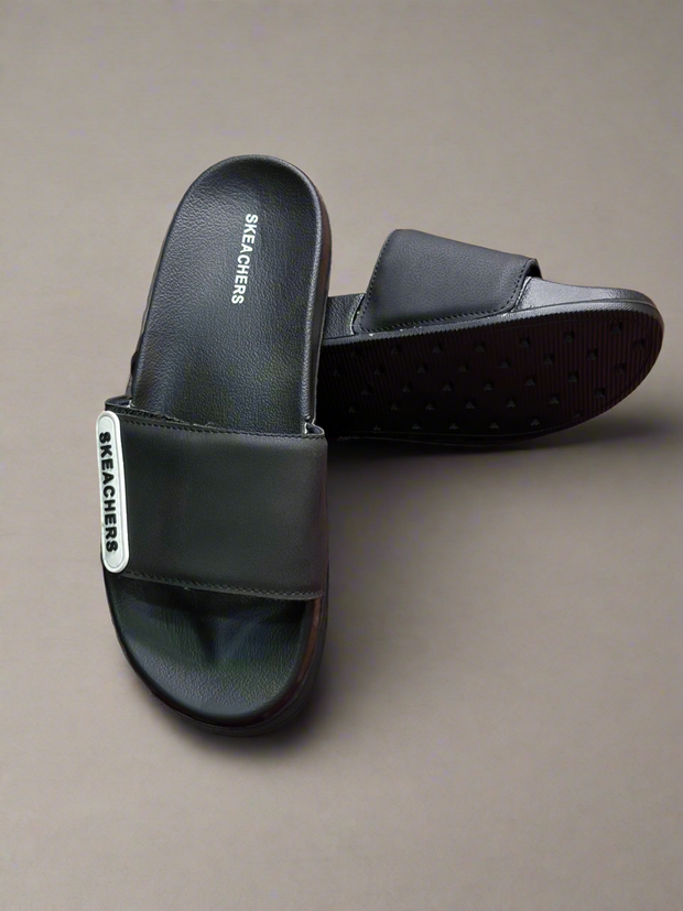 Skeachers Black SLIPPER’S
