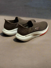 Dark Brown SKECHER’S