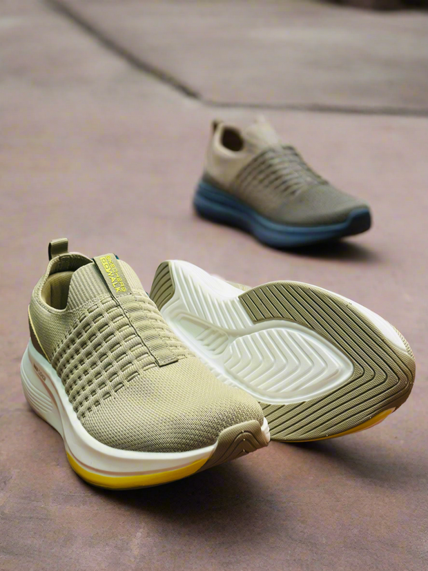 Beige SKECHER’S